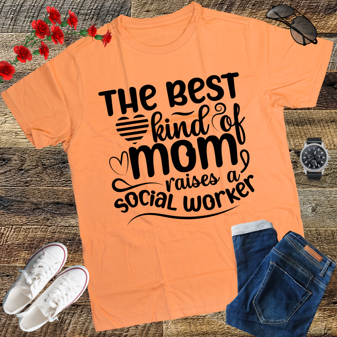 The Best Kind Of Mom Raises A Social Worker Mother's T-Shirt T-Shirt